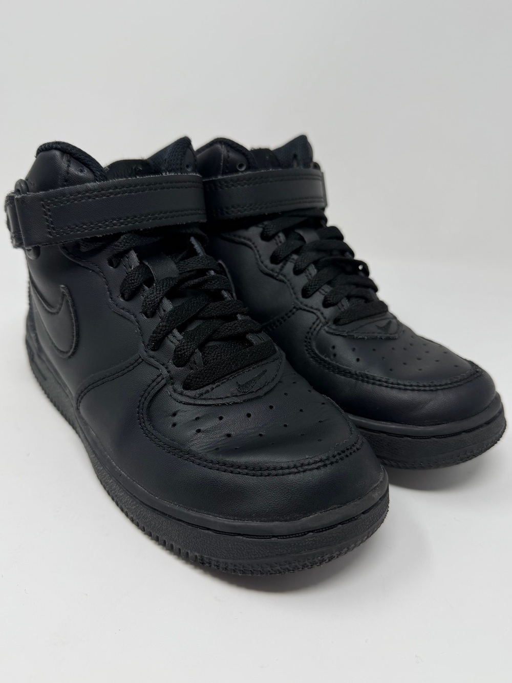 Kids Nike Air Force One Mid Black Sneakers Sz.1y